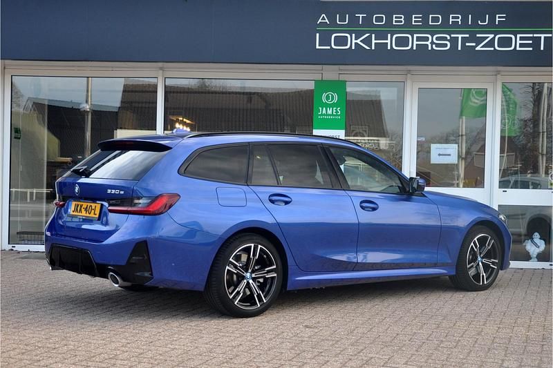 Occasion BMW 330e Basis 292 PK (214 kW) 2024 Blauw Stationwagen