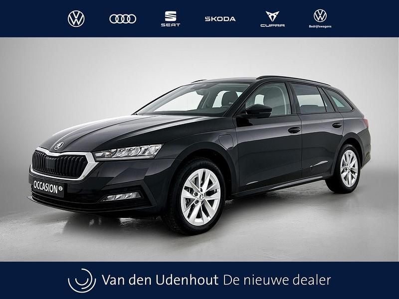 Zwart Gebruikt 2024 Skoda Octavia Business Line Stationwagen | € 33.750 (Goede deal) - Afbeelding 1/4