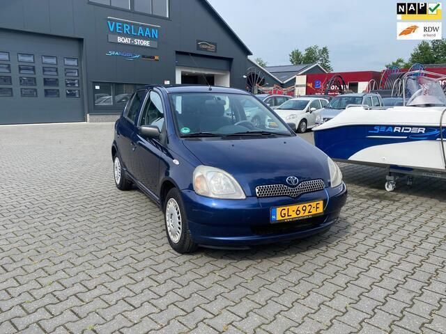 Blauw, metallic lak Gebruikt 2001 Toyota Yaris Luna Hatchback | € 1.650 (Goede deal) - Afbeelding 1/4