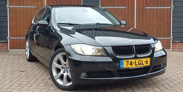 Zwart Occasion 2005 BMW 330 Executive Sedan | € 4.250 (Goede deal) - Afbeelding 1/3
