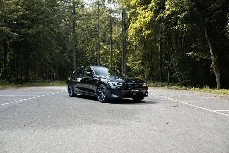 Zwart Gebruikt 2022 BMW 330 Stationwagen | € 37.500 (Goede deal) - Afbeelding 1/4