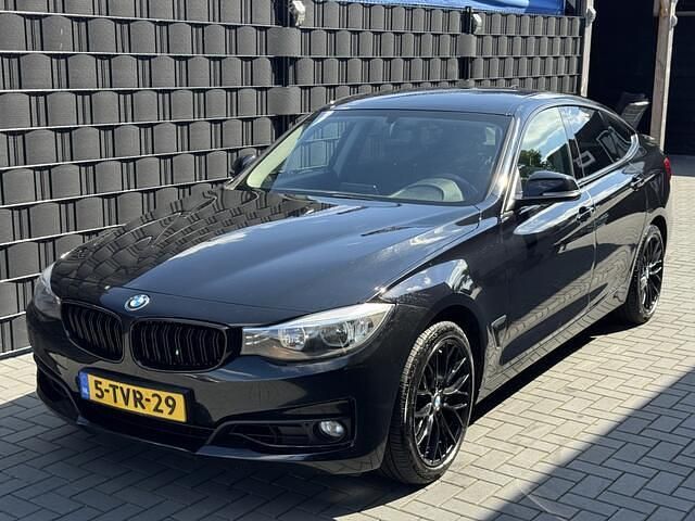 Zwart Gebruikt 2014 BMW 320 Hatchback | € 11.450 (Goede deal) - Afbeelding 1/4