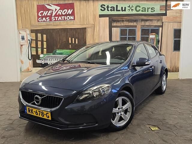 Blauw Gebruikt 2017 Volvo V40 Momentum Hatchback | € 13.495 (Eerlijke prijs) - Afbeelding 1/3