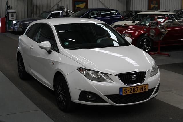 Wit Gebruikt 2009 Seat Ibiza SC Sport Hatchback | € 3.444 (Eerlijke prijs) - Afbeelding 1/4
