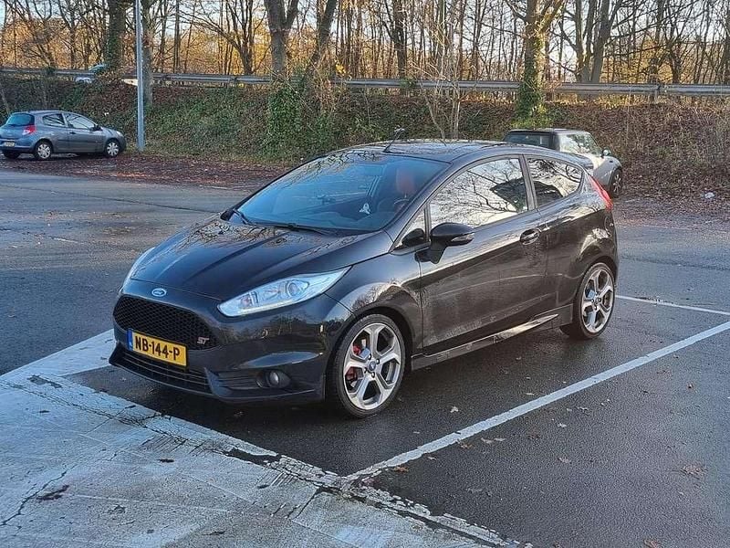Zwart Gebruikt 2014 Ford Fiesta ST Hatchback | € 9.500 (Eerlijke prijs) - Afbeelding 1/4