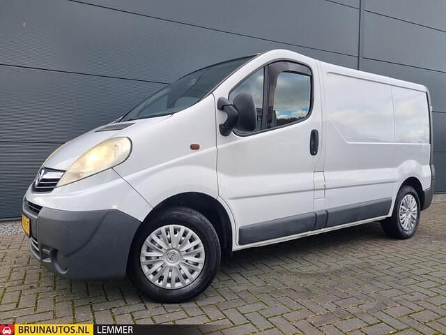 Wit Occasion 2007 Opel Vivaro MPV | € 9.945 (Goede deal) - Afbeelding 1/4