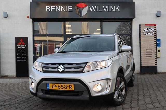 Grijs Occasion 2016 Suzuki Vitara Exclusive SUV | € 15.895 (Eerlijke prijs) - Afbeelding 1/4