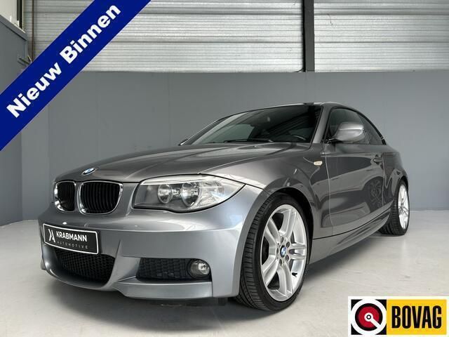 Grijs Gebruikt 2011 BMW 120 Coupé Executive Coupé | € 10.999 - Afbeelding 1/4