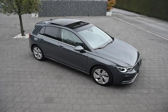 Grijs Occasion 2021 VW Golf Style Sedan | € 24.990 (Goede deal) - Afbeelding 1/4