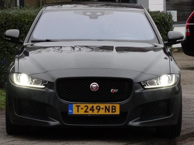 Occasion Jaguar XE S 340 PK (250 kW) 2016 Grijs Sedan