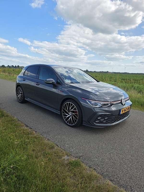 Grijs Gebruikt 2020 VW Golf VIII GTI Stationwagen | € 30.499 (Eerlijke prijs) - Afbeelding 1/4