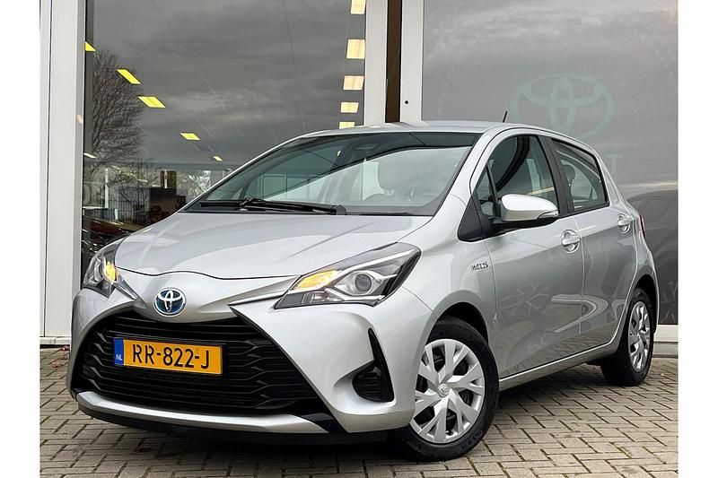 Grijs Occasion 2018 Toyota Yaris Hybrid Hatchback | € 17.749 (Goede deal) - Afbeelding 1/1
