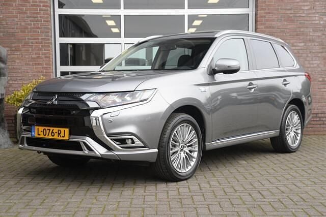 Occasion Mitsubishi Outlander Intense+ 135 PK (99 kW) 2021 Grijs SUV