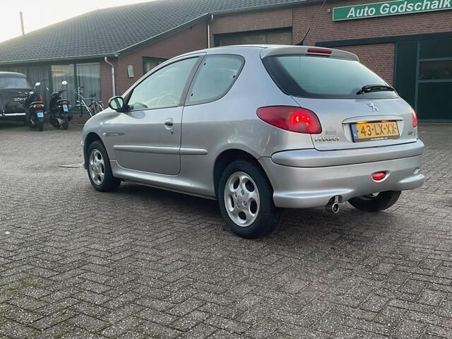 Occasion Peugeot 206 Quiksilver 75 PK (55 kW) 2003 Grijs Hatchback