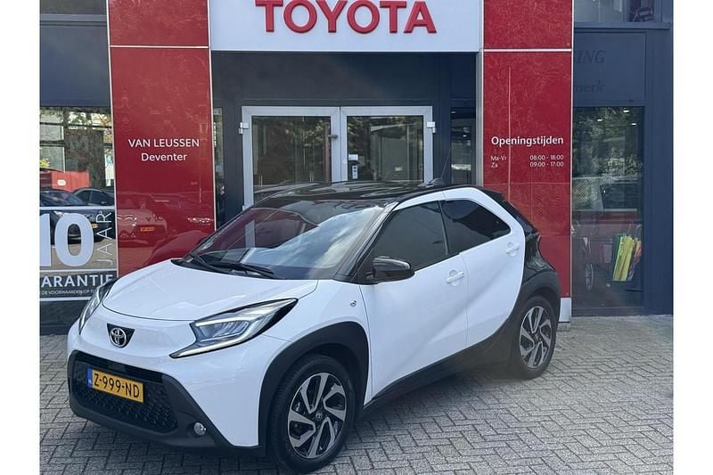Wit Gebruikt 2024 Toyota Aygo X Pulse SUV | € 19.299 - Afbeelding 1/1