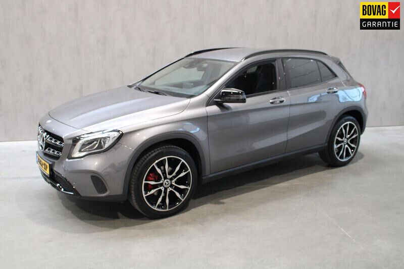 Grijs Gebruikt 2018 Mercedes GLA200 Premium Plus SUV | € 25.795 (Eerlijke prijs) - Afbeelding 1/4