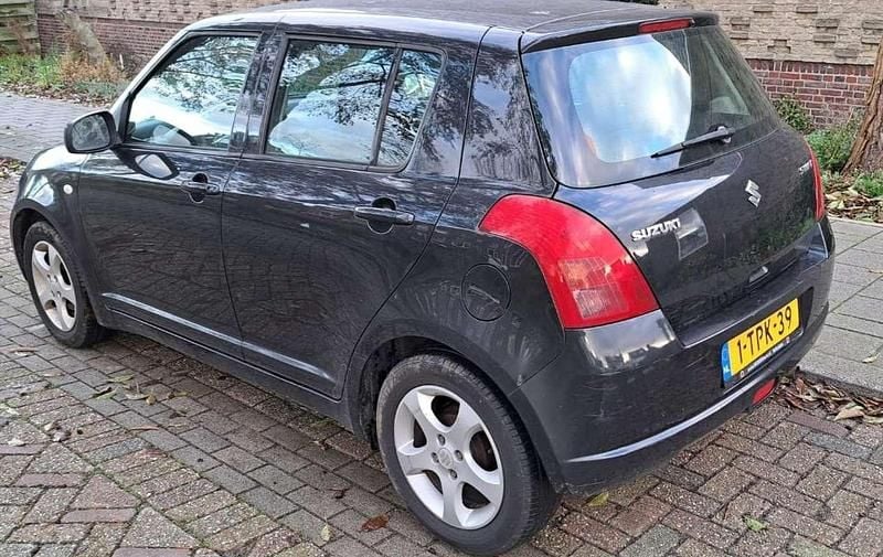 Zwart Gebruikt 2005 Suzuki Swift Hatchback | € 1.500 (Super prijs) - Afbeelding 1/4