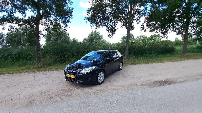 Zwart Gebruikt 2011 Ford Focus Sport Stationwagen | € 3.600 (Goede deal) - Afbeelding 1/4