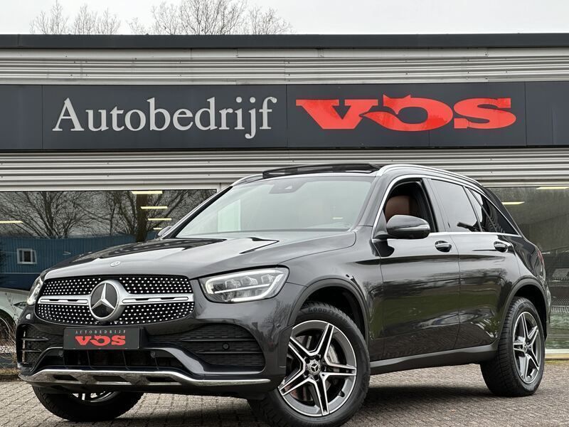 Grijs, metallic lak Gebruikt 2022 Mercedes GLC300 AMG line SUV | € 48.900 (Super prijs) - Afbeelding 1/4