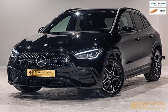 Zwart Gebruikt 2022 Mercedes GLA200 AMG line SUV | € 39.950 (Eerlijke prijs) - Afbeelding 1/4