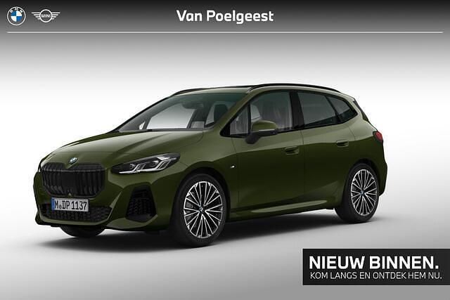 Sanremo grun metallic (c4e) (groen metallic) Gebruikt 2024 BMW 218 Executive Stationwagen | € 44.500 - Afbeelding 1/4