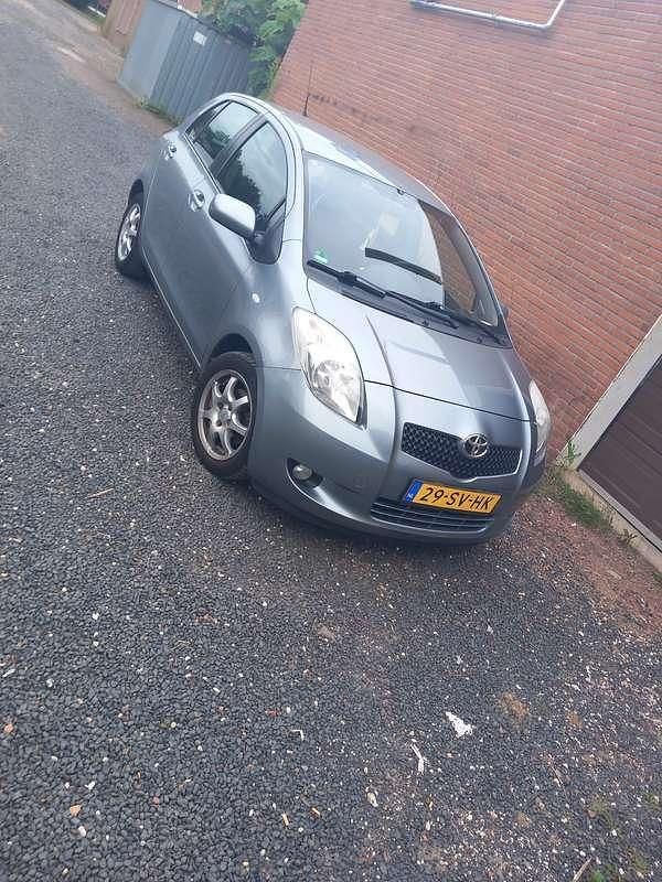 Grijs Gebruikt 2006 Toyota Yaris Verso Luna MPV | € 3.999 (Iets duurder) - Afbeelding 1/4