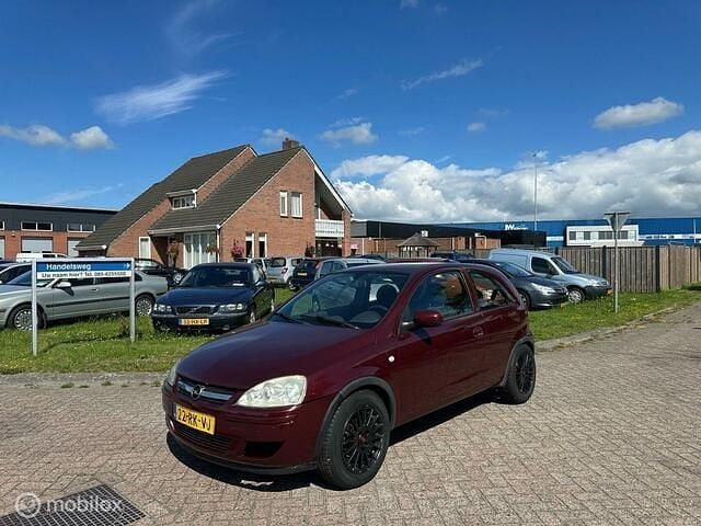 Rood Gebruikt 2005 Opel Corsa Hatchback | € 1.275 (Eerlijke prijs) - Afbeelding 1/4