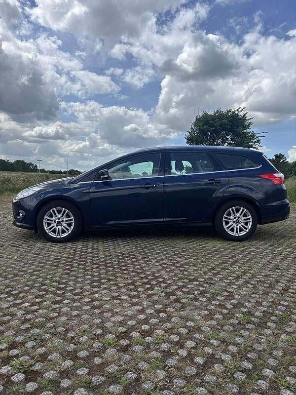 Blauw Gebruikt 2012 Ford Focus Titanium Stationwagen | € 4.995 (Goede deal) - Afbeelding 1/4