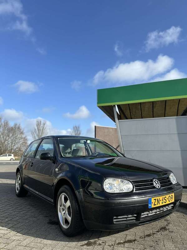 Zwart Gebruikt 1999 VW Golf IV Trendline Hatchback | € 1.250 (Goede deal) - Afbeelding 1/4
