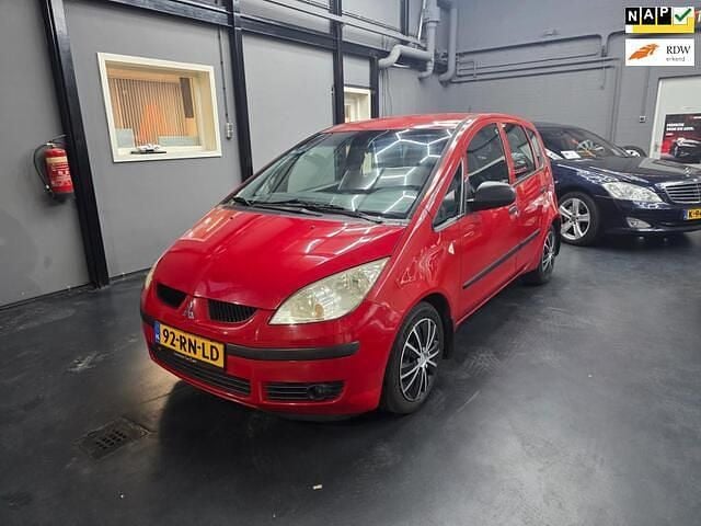 Rood Occasion 2005 Mitsubishi Colt Invite Hatchback | € 2.399 (Eerlijke prijs) - Afbeelding 1/4