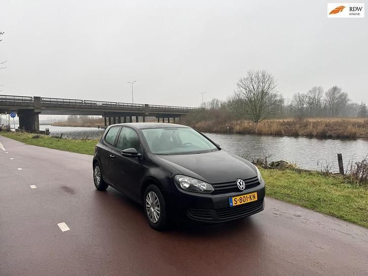 Zwart Gebruikt 2010 VW Golf VI Trendline Hatchback | € 4.350 (Super prijs) - Afbeelding 1/4