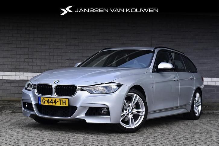 Grijs (metallic) Occasion 2019 BMW 318 M Sport Stationwagen | € 22.900 (Goede deal) - Afbeelding 1/4