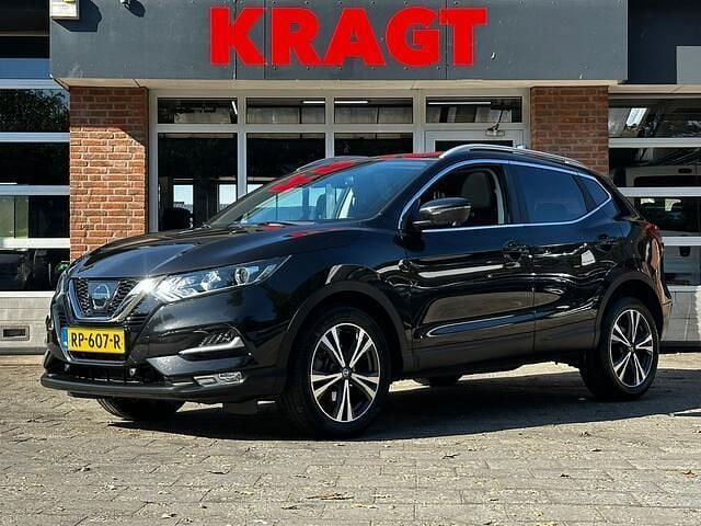 Zwart Gebruikt 2018 Nissan Qashqai N-Connecta SUV | € 16.450 (Eerlijke prijs) - Afbeelding 1/4