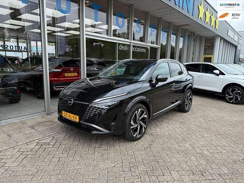 Zwart Gebruikt 2025 Nissan Qashqai Tekna+ SUV | € 37.999 (Goede deal) - Afbeelding 1/4