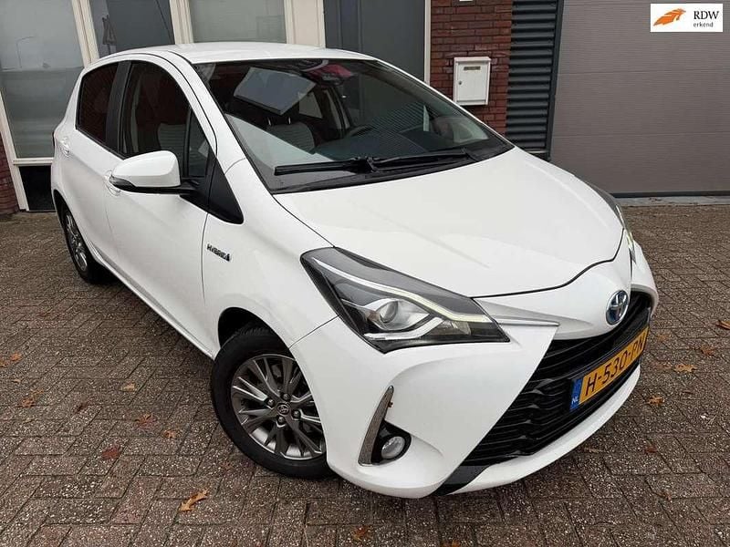 Wit Gebruikt 2020 Toyota Yaris Hybrid Hatchback | € 14.999 (Super prijs) - Afbeelding 1/4