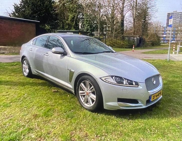 Grijs (metallic) Occasion 2013 Jaguar XF Business Edition Sedan | € 9.750 (Eerlijke prijs) - Afbeelding 1/4