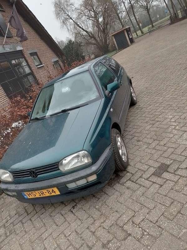 Groen Gebruikt 1994 VW Golf III Hatchback | € 1.200 - Afbeelding 1/4