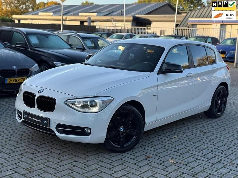 Wit Gebruikt 2013 BMW 116 Sport Line Hatchback | € 9.950 (Eerlijke prijs) - Afbeelding 1/4