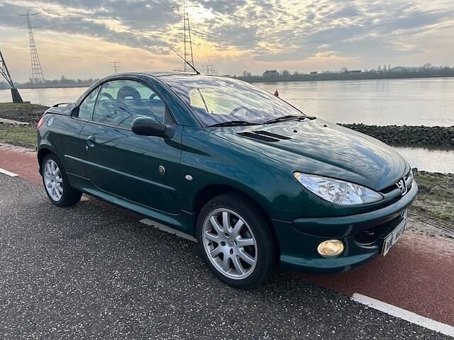 Groen (metallic) Occasion 2005 Peugeot 206 CC Cabriolet | € 5.950 - Afbeelding 1/4