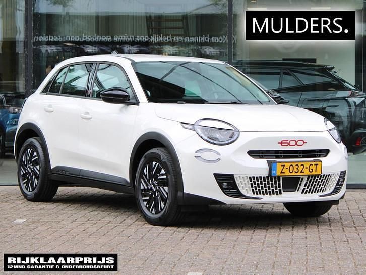 Gebruikt 2024 Fiat 600E Red | € 25.895 (Iets duurder) - Afbeelding 1/1