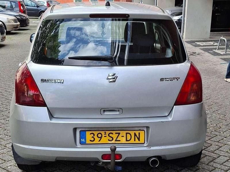 Occasion Suzuki Swift 92 PK (67 kW) 2006 Zilver Sedan