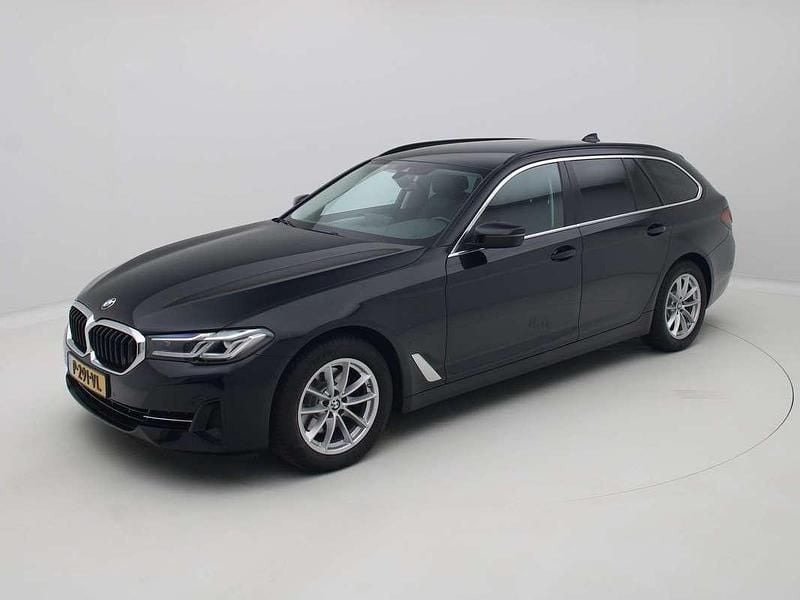 Zwart Gebruikt 2022 BMW 520 Stationwagen | € 35.950 (Super prijs) - Afbeelding 1/3