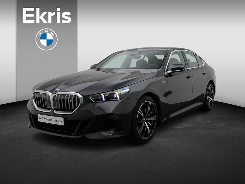 Grijs Gebruikt 2024 BMW i5 Comfort Edition Sedan | € 56.900 (Eerlijke prijs) - Afbeelding 1/4