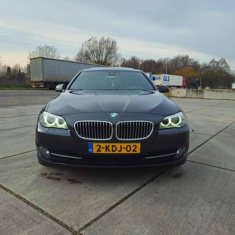 Grijs Gebruikt 2013 BMW 520 Sedan | € 9.500 (Iets duurder) - Afbeelding 1/4