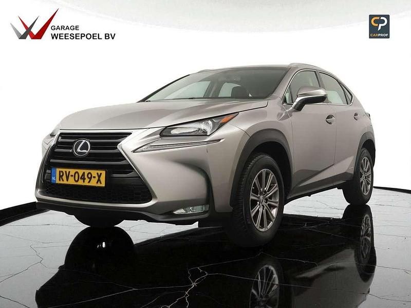 Grijs Gebruikt 2017 Lexus NX300h Business Edition SUV | € 29.950 (Eerlijke prijs) - Afbeelding 1/3
