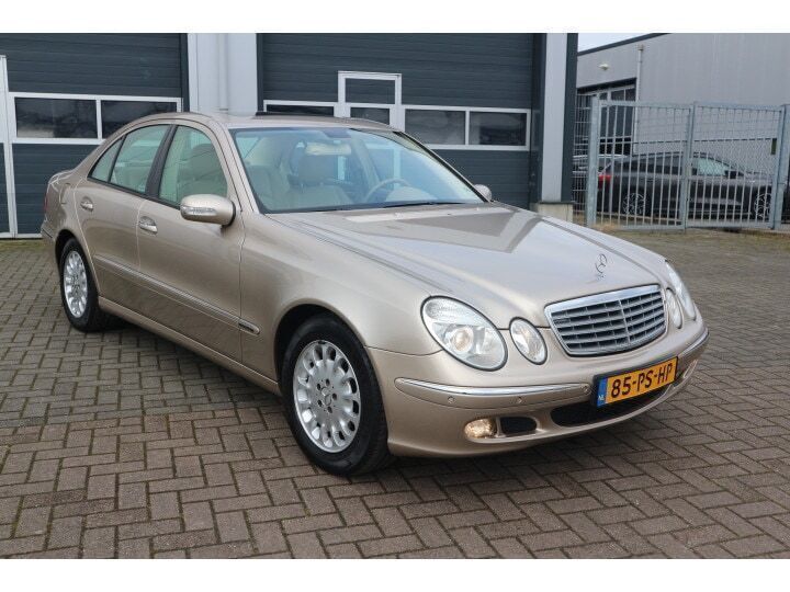 Creme Gebruikt 2004 Mercedes E280 Elegance Sedan | € 7.950 (Iets duurder) - Afbeelding 1/4