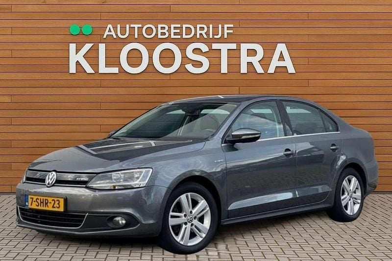 Grijs, metallic lak Gebruikt 2013 VW Jetta Hybrid Comfortline Sedan | € 8.950 (Eerlijke prijs) - Afbeelding 1/4