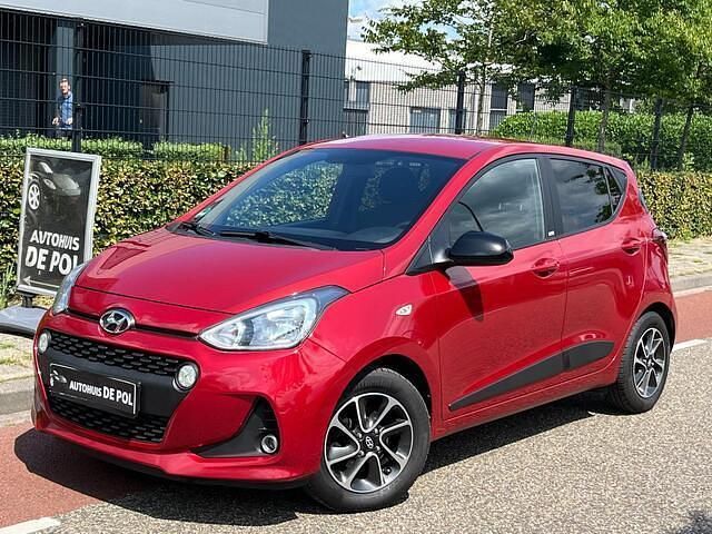 Rood Gebruikt 2018 Hyundai i10 Passion Hatchback | € 8.995 (Eerlijke prijs) - Afbeelding 1/4