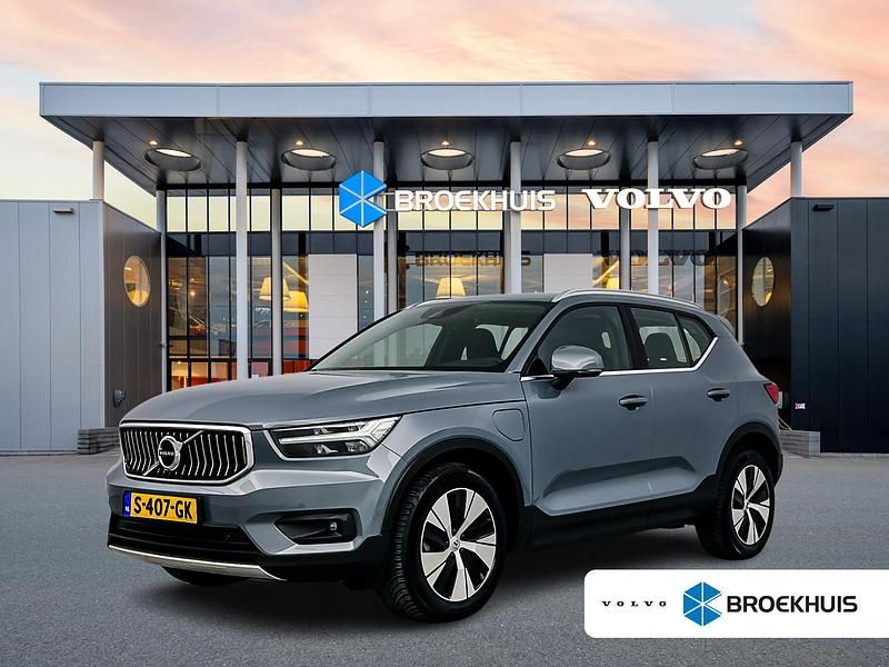 Grijs Gebruikt 2021 Volvo XC40 Inscription SUV | € 31.895 (Eerlijke prijs) - Afbeelding 1/4