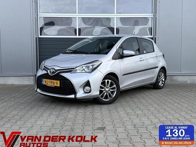 Grijs Gebruikt 2015 Toyota Yaris Hatchback | € 7.885 (Eerlijke prijs) - Afbeelding 1/4